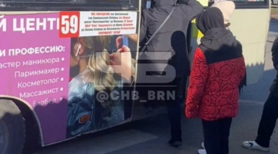 В барнаульские автобусы снова "невозможно втиснуться"