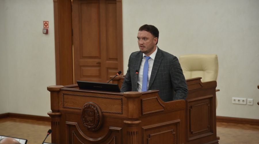 Александр Евстигнеев стал представителем губернатора Алтайского края в Заксобрании