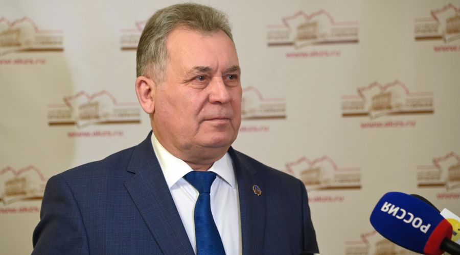 В хаосе законодательство не вырабатывается. Спикер АКЗС - о роли ЕР и слабеющей КПРФ