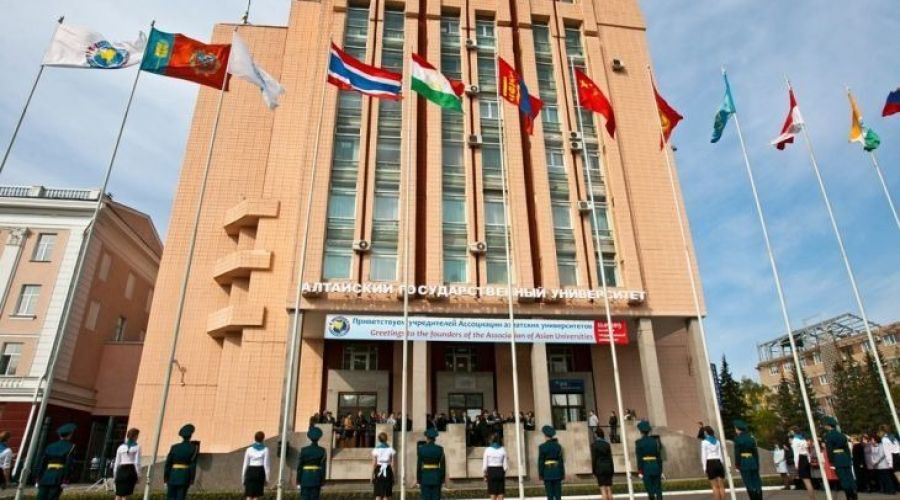 Кто из алтайских ректоров чаще всего упоминался в СМИ в 2023 году