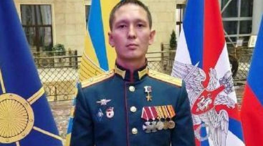 Министр обороны вручил алтайскому военнослужащему "Золотую Звезду" Героя России