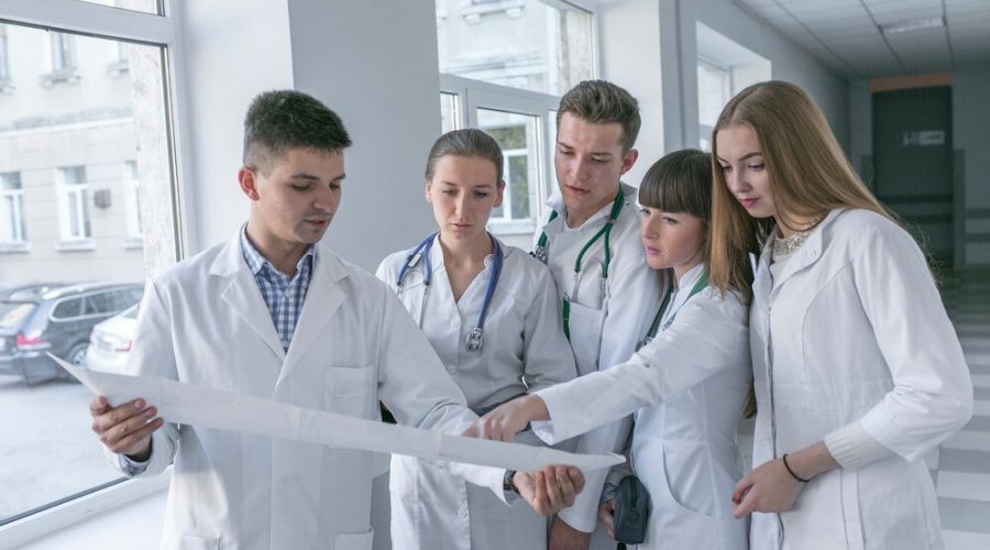 Впервые за долгое время в Алтайском крае зафиксировали прирост медперсонала