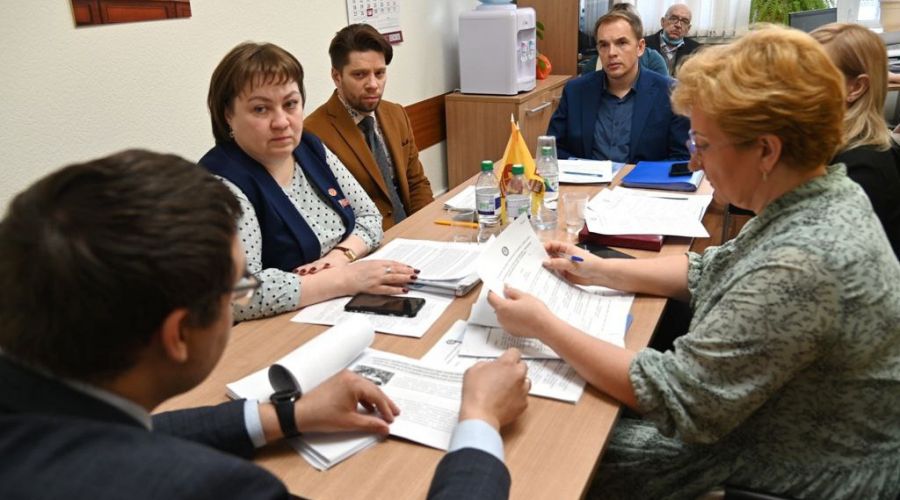 Эсеры вмешались в ситуацию с бесплатным проездом для школьников из многодетных семей