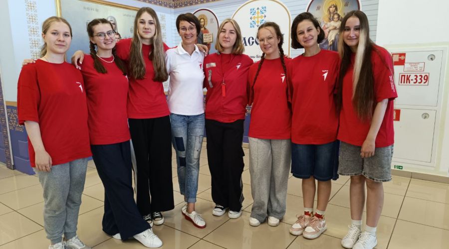 Руководитель "Движения Первых" в Алтайском крае отправилась в КНДР со школьниками