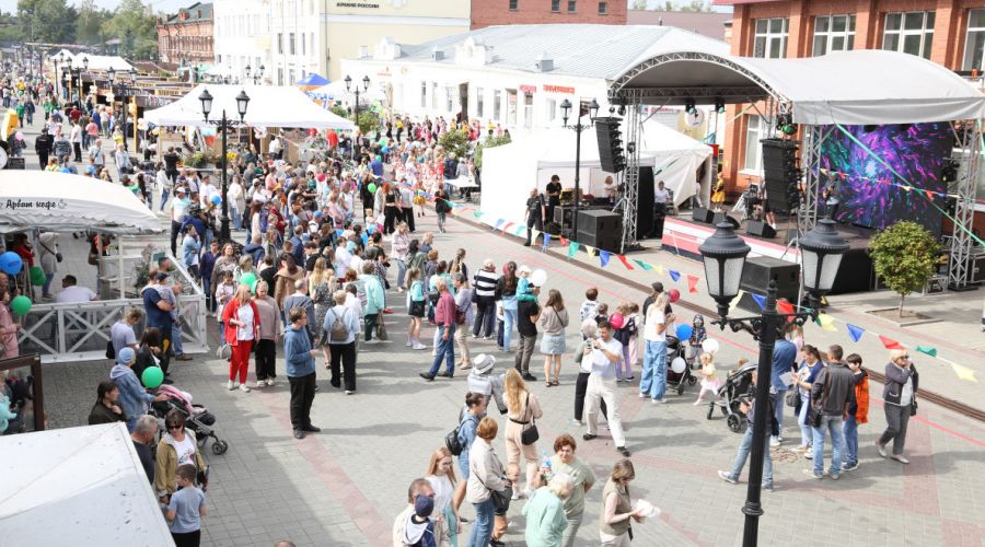 С истребителями, но без самокатов. Как в Барнауле пройдёт День города?