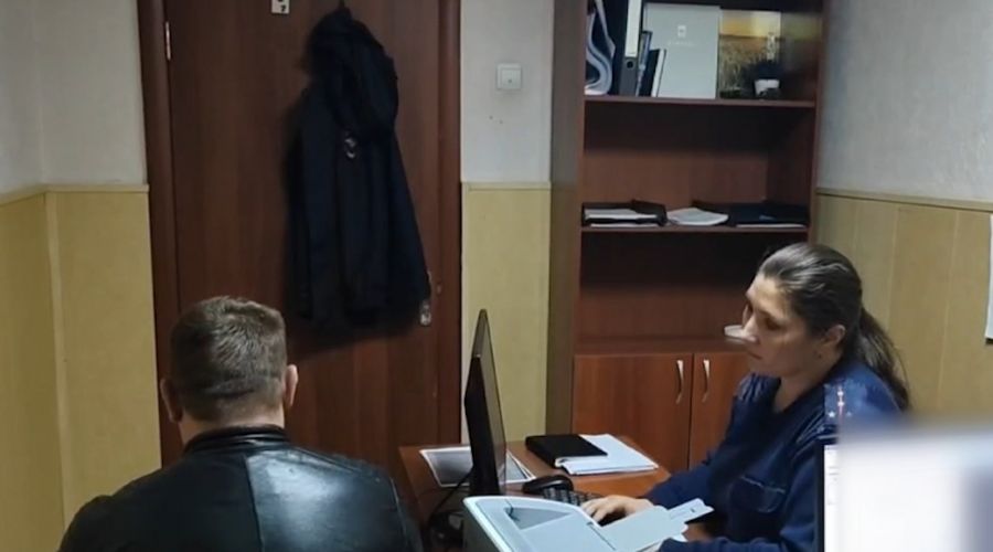 Полицейские задержали стрелявшего по машинам барнаульца