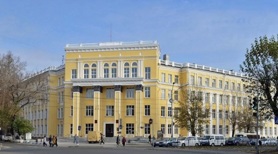 Ретроспектива. Когда центр Барнаула украсило здание строительного техникума?