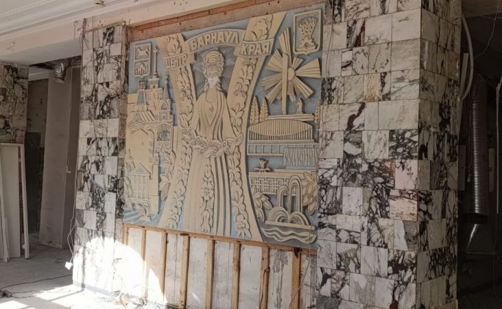 Монументальное панно в "Доме под шпилем"
