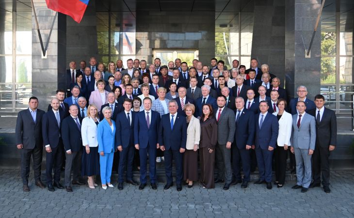 Многим депутатам придется переизбираться по новым округам.