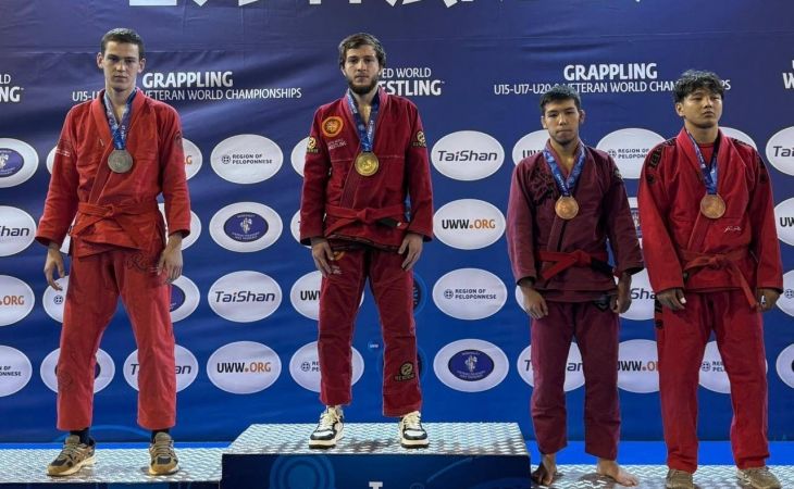 Магомед Юсупов на пьедестале победителя
