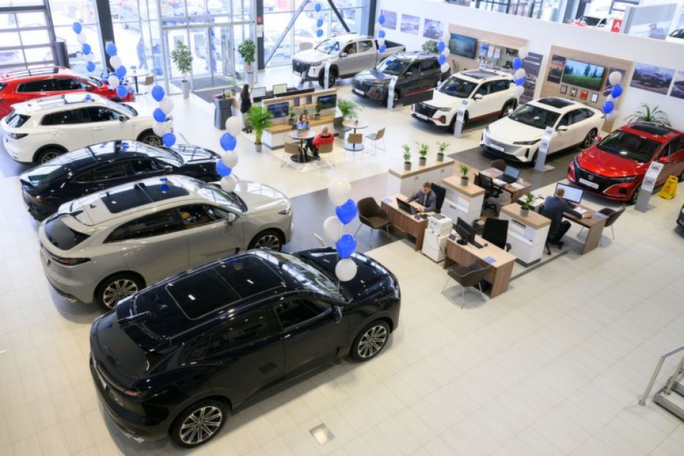 Шоурум автосалона Changan и Uni

