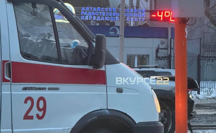 Экипаж скорой помощи на месте ДТП