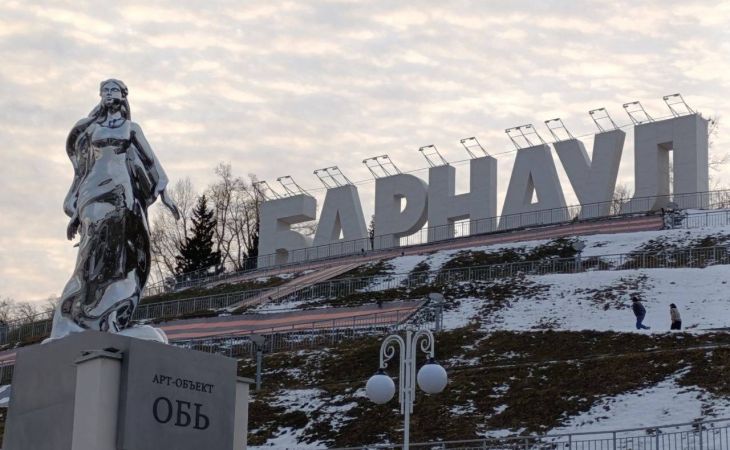 Арт-объект "Обь" на набережной Барнаула