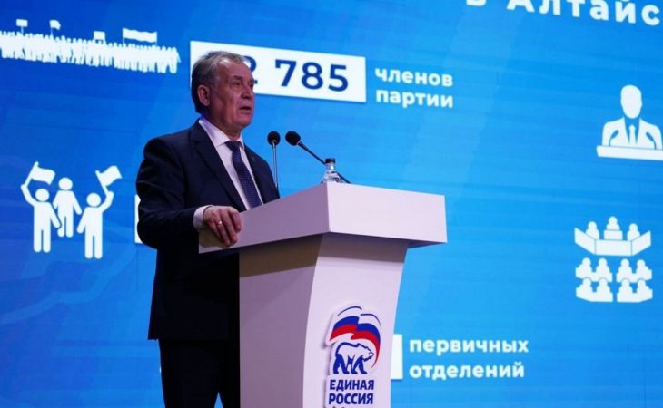 Секретарь регионального совета "Единой России", председатель АКЗС Александр Романенко: "Впереди у нас ответственный период — мы стоим на пороге нового избирательного цикла. В 2026 году на территории Алтайского края пройдут две масштабные кампании — выборы депутатов Государственной Думы и Алтайского краевого Законодательного Собрания. И подготовительную работу мы начинаем уже сейчас"