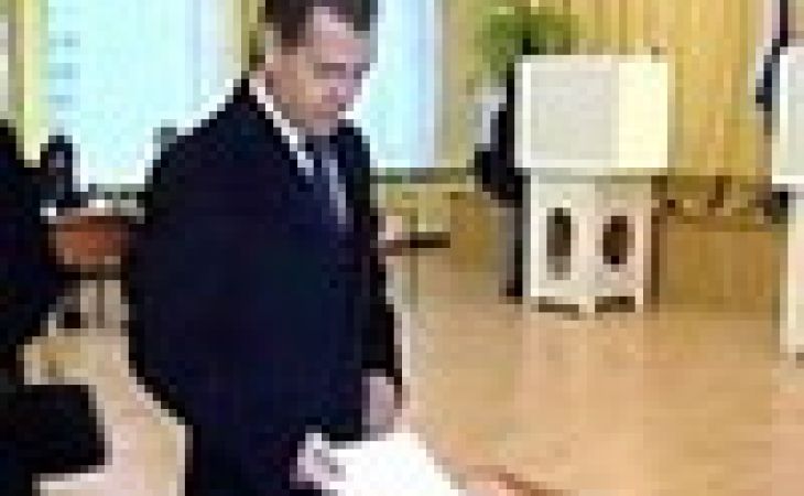 Дмитрий Медведев проголосовал одним из первых