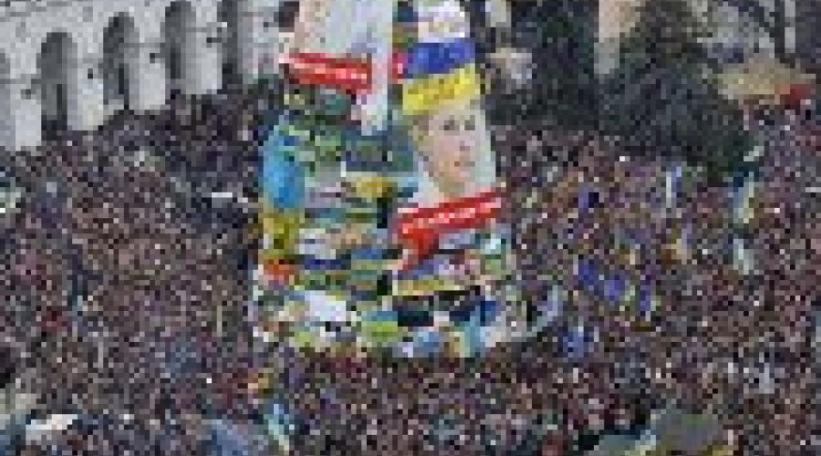 Мужчина повесился на каркасе елки в центре Киева