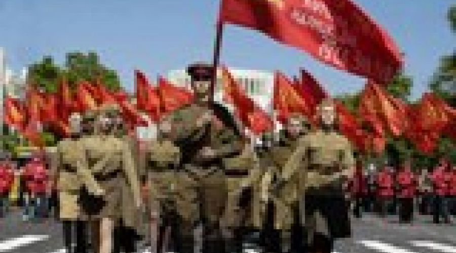 Алтайские коммунисты отстояли "обязательность" размещения Знамени Победы 9 мая