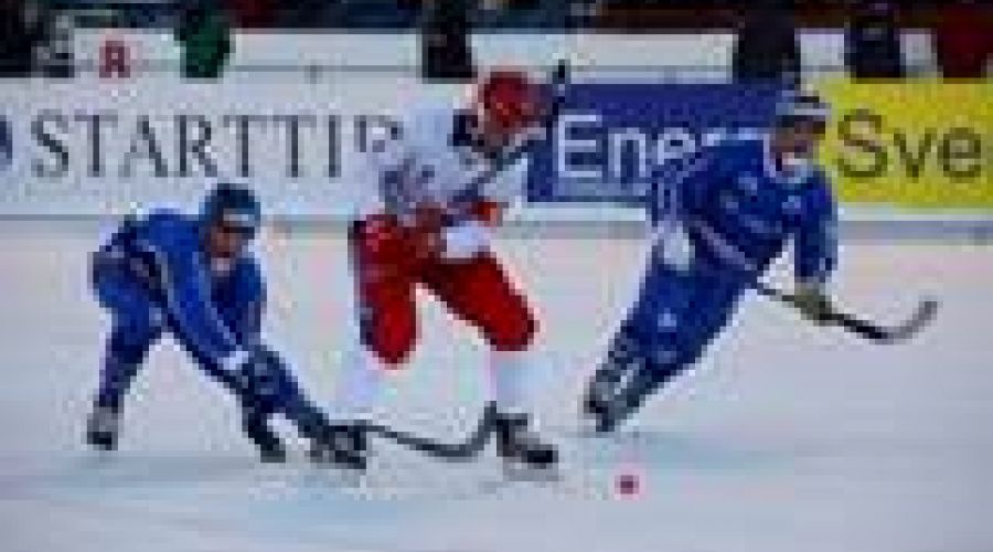 Команда России прошла в финал чемпионата мира по хоккею с мячом, обыграв финнов