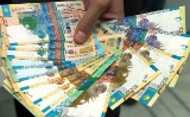 Девальвация национальной валюты вызвала массовую панику у жителей Казахстана