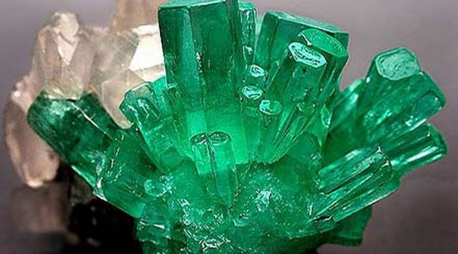 Уральские ученые открыли новый драгоценный камень