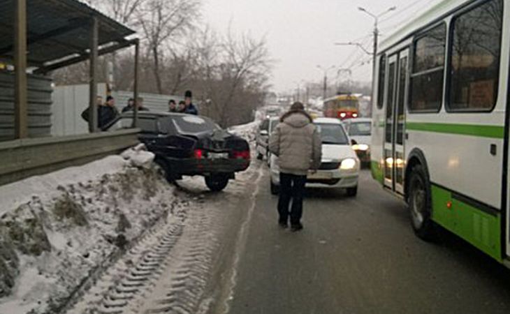 ДТП с участием пассажирского автобуса и легковушки произошло в Барнауле