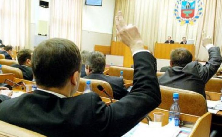 Депутат АКЗС предложил публиковать результаты голосования на сессиях поименно