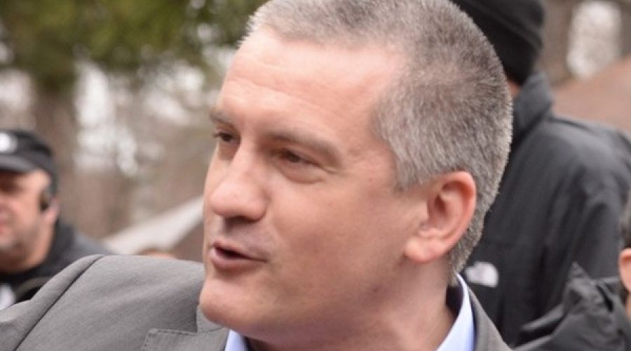Премьер Крыма с дочерью проголосовали на референдуме