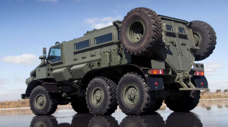 Российские военные под Севастополем собирают технику для отправки на Украину