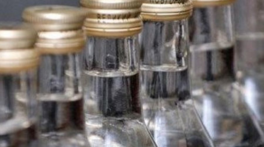 Полицейские на Алтае обнаружили крупнейший канал поставок смертельно опасного алкоголя