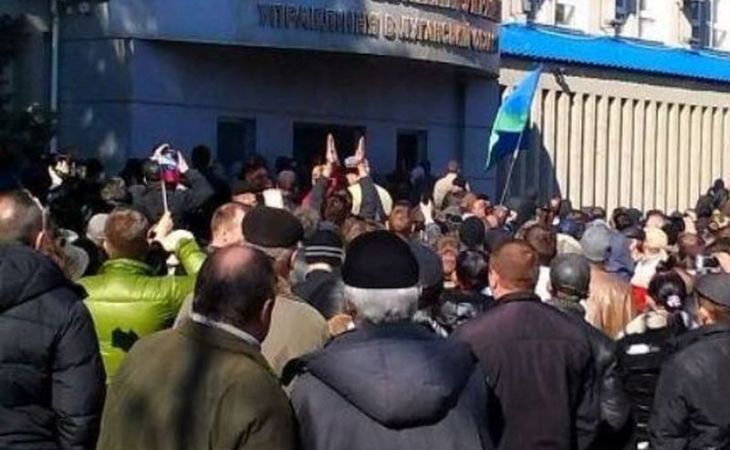 Здание СБУ в Луганске заминировано, внутри находятся 60 заложников