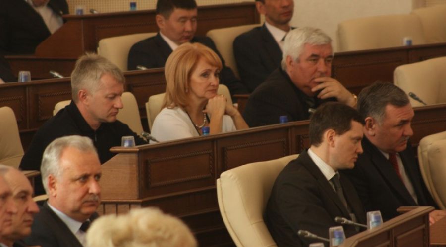 Красиво жить не запретишь: алтайские депутаты зарабатывают больше Путина