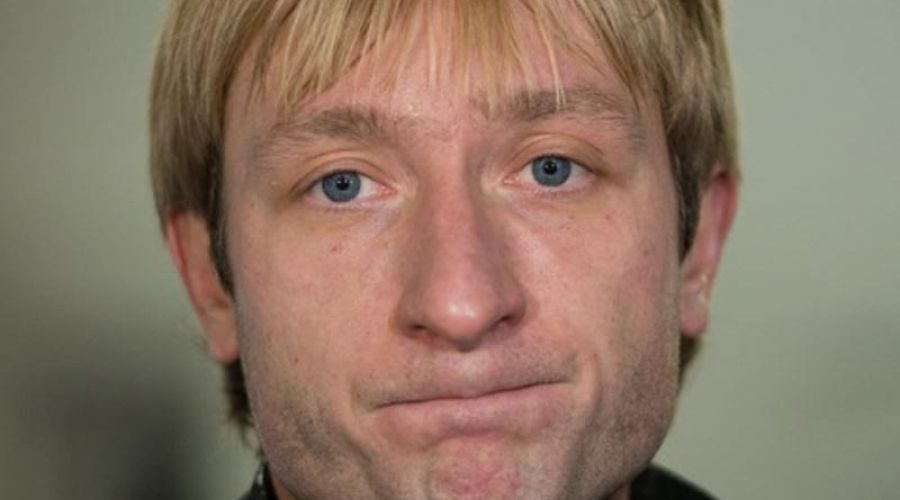 Фигурист Евгений Плющенко впервые вышел на лед после операции