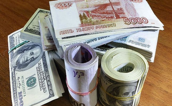 Доллар упал ниже 35 рублей впервые за последний месяц