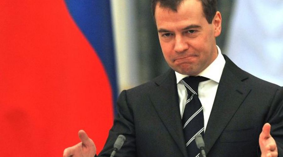 Медведев обязал руководство ВТБ и Сбербанка отчитываться о доходах