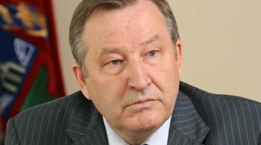 Александр Карлин зарабатывает в пять раз меньше своей супруги