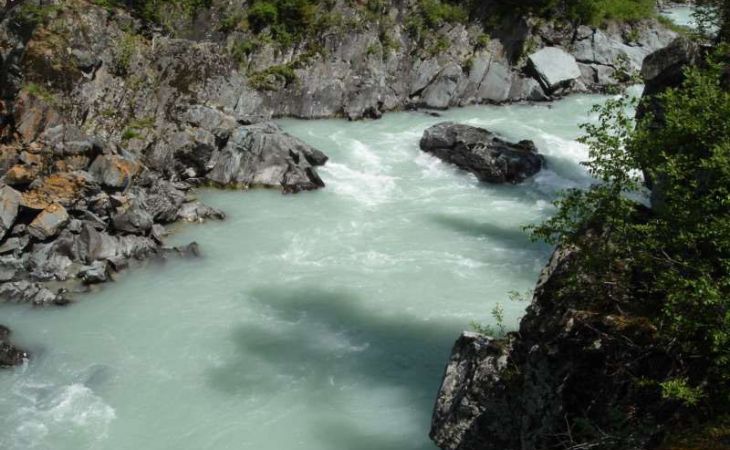 Уровень воды в алтайских реках может достигнуть критической отметки