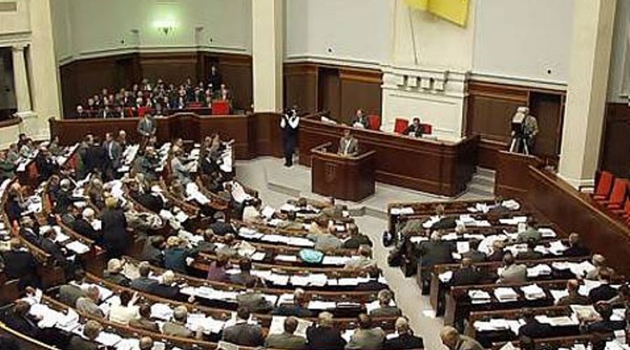 Участники вече на Майдане потребовали от Порошенко назначить выборы в Раду