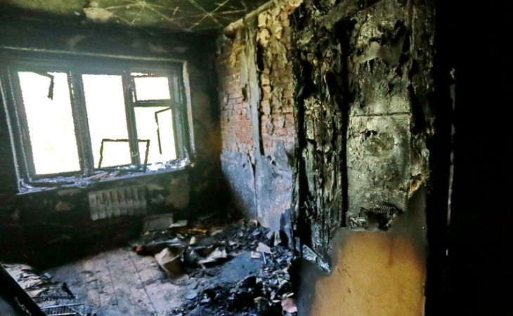Ремонт кровли сгоревшего дома в Барнауле займет не менее трех недель