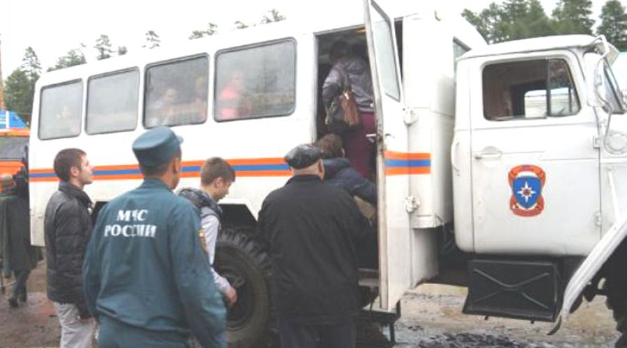 Более 200 детей эвакуированы на Колыме из летнего лагеря из-за угрозы подтопления
