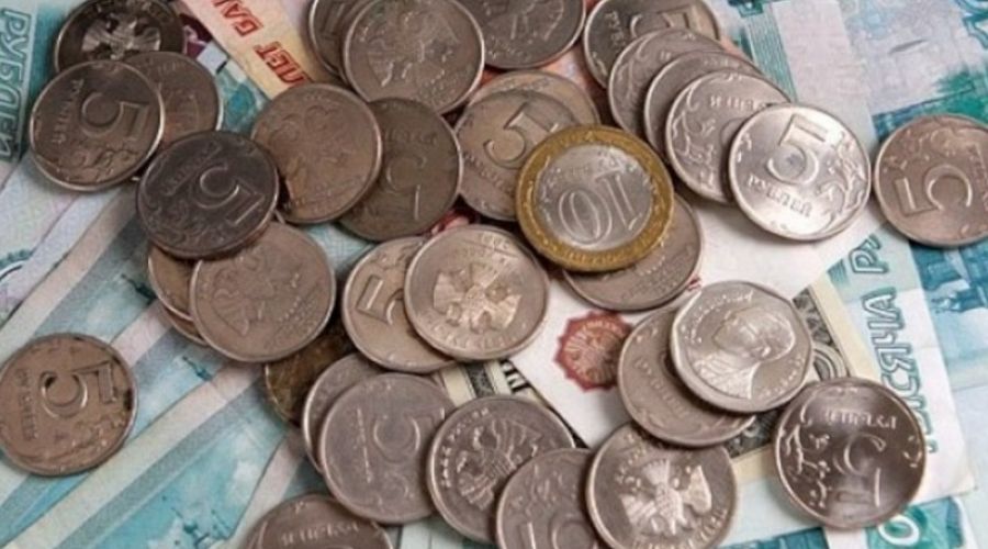 Работодателей обяжут перечислять зарплату только на банковскую карту