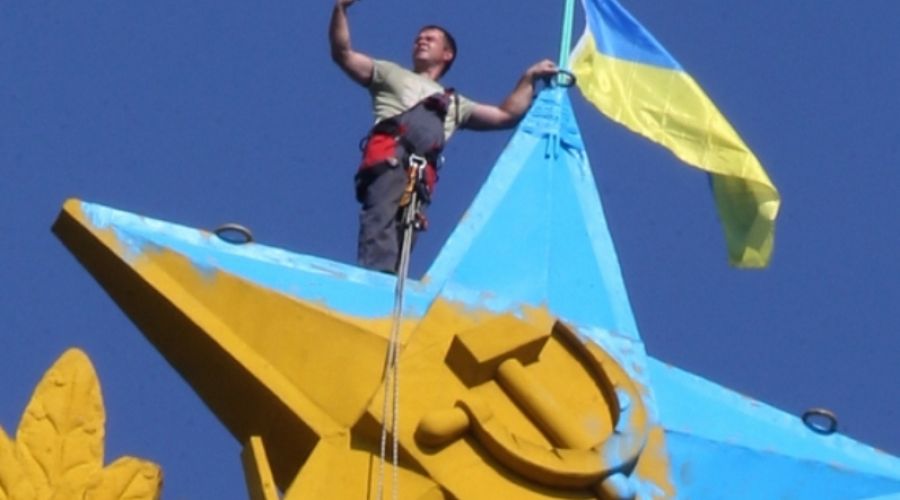 Дело о вандалах с московской высотки переквалифицировали в хулиганство