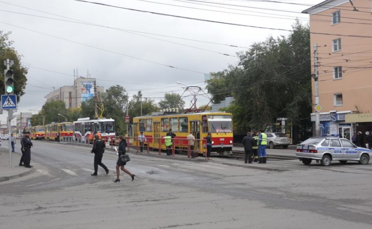 Трамваи в Барнауле встали из-за пакета с собачьим кормом