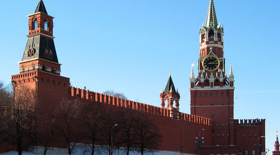 Кремль хотят выкрасить в белый цвет