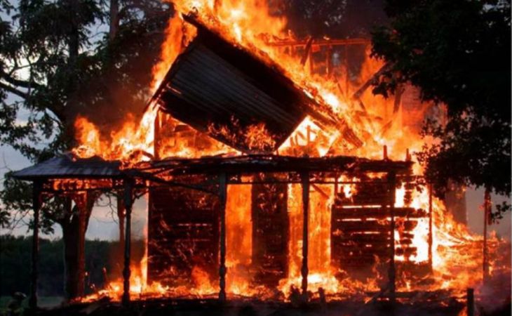 Двухлетний ребенок заживо сгорел в доме в алтайском селе