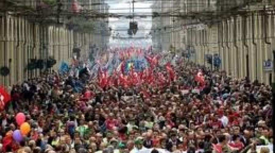 Проведение митингов с 7 до 22 часов ограничили в России