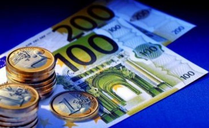 Курс евро впервые взлетел до 53 рублей