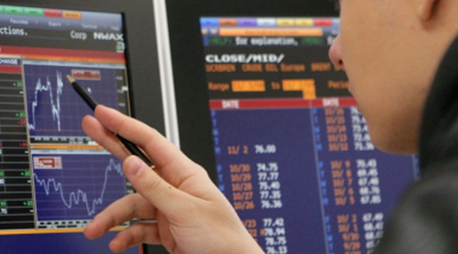 Курс доллара превысил историческую отметку в 43 рубля
