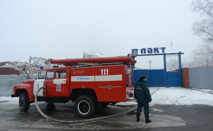 Здание бывшего завода ЛАКТ горит в Барнауле