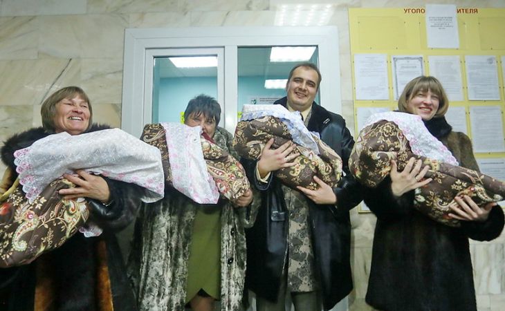 Четверню, родившуюся в Барнауле, выписали из больницы спустя полтора месяца