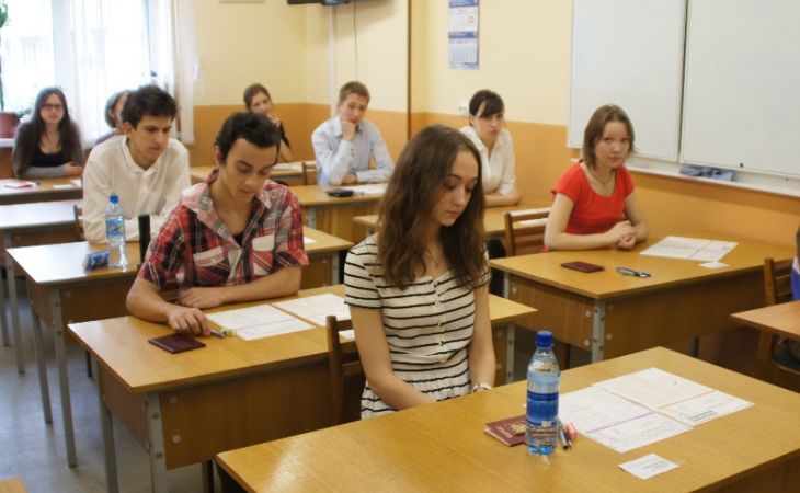 Алтайские школьники пишут в четверг пробное "путинское" сочинение по литературе